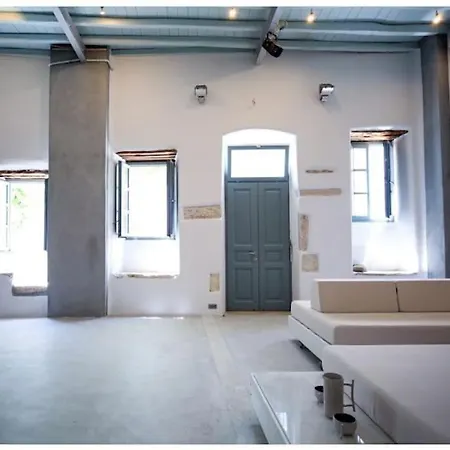 La Galerie - Art House Parikia * Paro